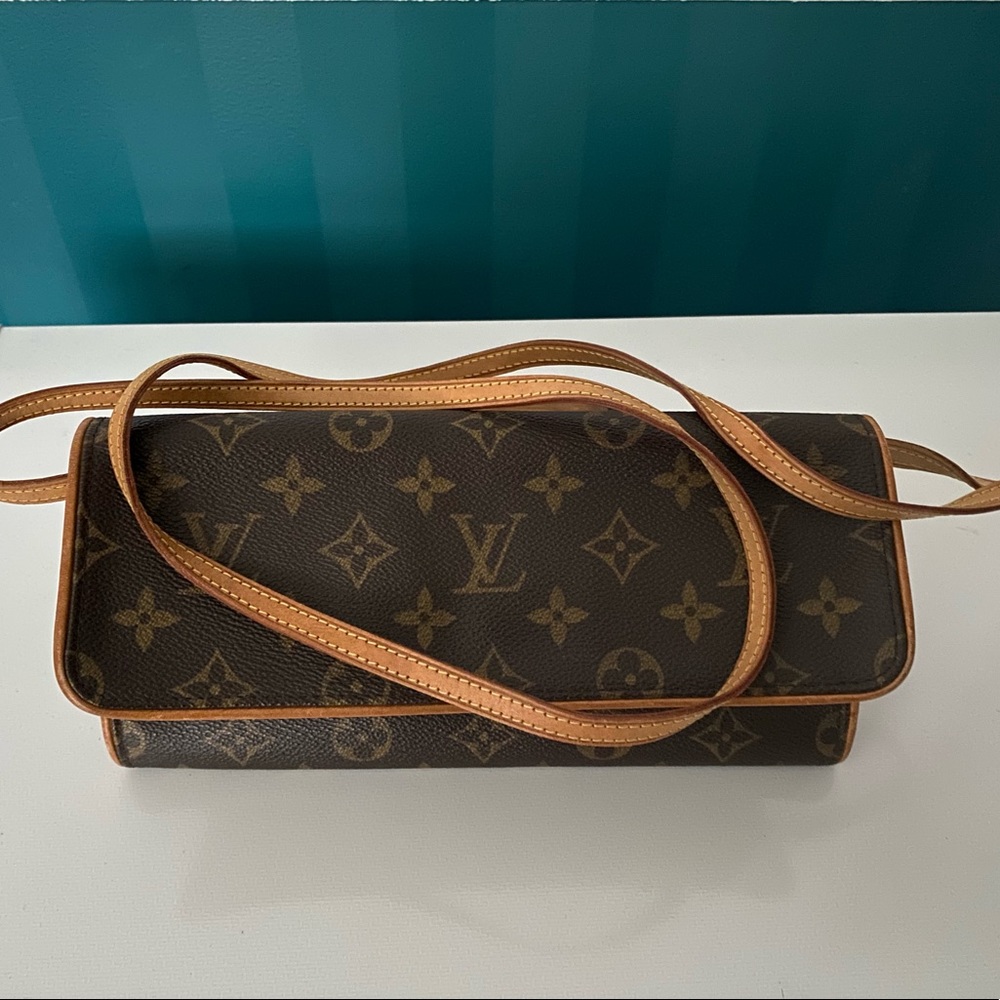 LV Pochette Twin GM Monogram